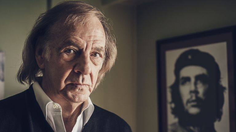 Cesar Luis Menotti poses in front of a picture of Ernesto Che Gevara for a portrait on April 21, 2009 in Buenos Aires, Argentina.