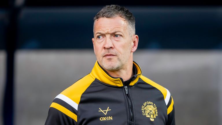 Picture by Allan McKenzie/SWpix.com - 17/04/2025 - Rugby League - Betfred Super League Round 8 - Wakefield Trinity v Castleford Tigers - The DIY Kitchens Stadium, Wakefield, England - Castleford coach Danny McGuire.