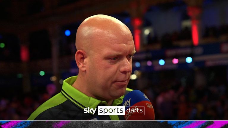 Michael Van Gerwen, Raymond Van Barneveld 10-6'nın üstesinden gelmesine rağmen performansından hayal kırıklığına uğradı.