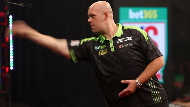 Michael Van Gerwen geçen ay ABD Dartları Masters'da yeni kaygan siyah forması (Kredi: Matt Heasley/PDC)