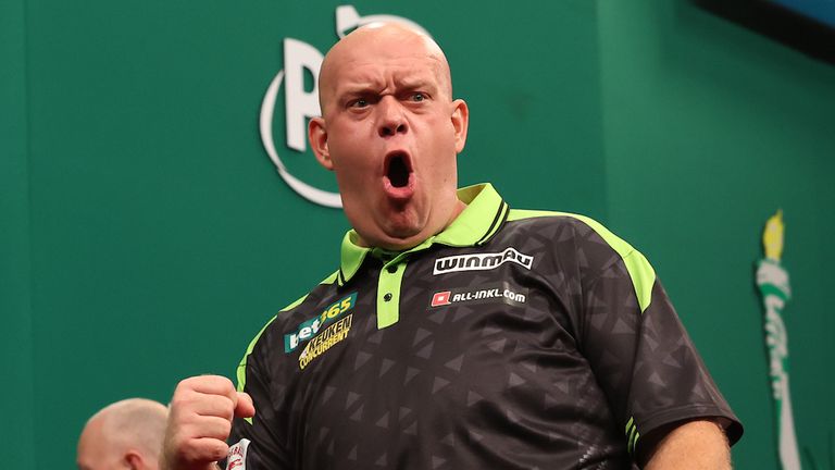 Michael Van Gerwen geçen ay ABD Dartları Masters'da yeni kaygan siyah forması (Kredi: Matt Heasley/PDC)