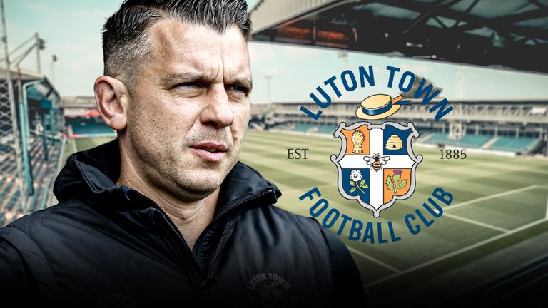 Luton Town boss Matt Bloomfield