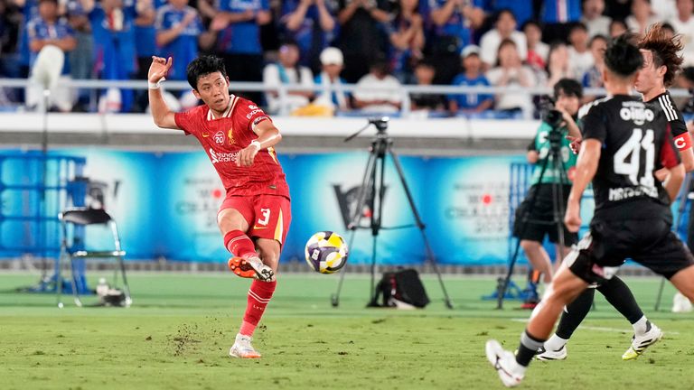Japonya Kaptanı Wataru Endo'ya Liverpool'a geldiğinde bir kahraman karşılama verildi