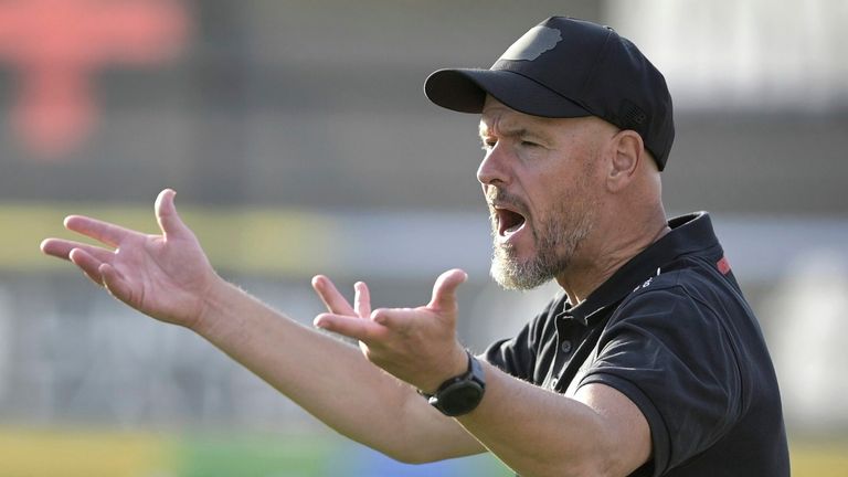 RJ - RIO DE JANEIRO - 07/18/2025 - FRIENDLY, FLAMENGO-Under 20 x BAYER LEVERKUSEN - Erik ten Hagen, coach of Bayer Leverkusen, during the match against Flamengo at the Gavea stadium for the Friendly Championship. Photo: Jorge Rodrigues/AGIF