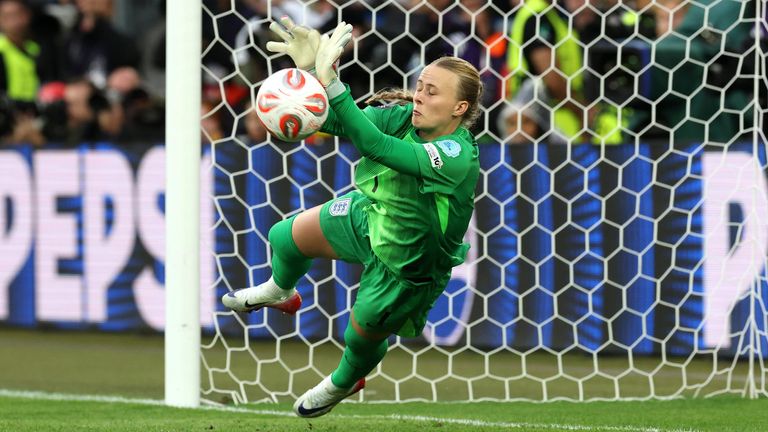 Hannah Hampton saves Mariona Caldentey's penalty