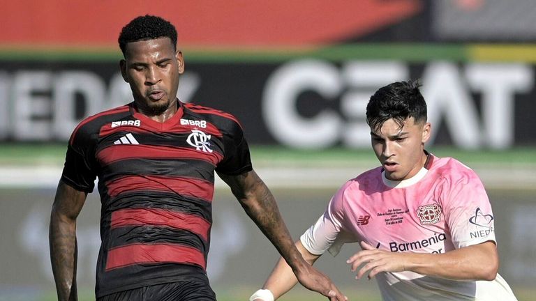 RJ - RIO DE JANEIRO - 07/18/2025 - FRIENDLY, FLAMENGO-Under 20 x BAYER LEVERKUSEN - Cleiton, Flamengo player, during the match against Bayer Leverkusen at the Gavea stadium for the Friendly championship. Photo: Jorge Rodrigues/AGIF