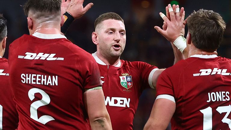 Jack Kanan celebra a Brisbane después de ganar contra Australia