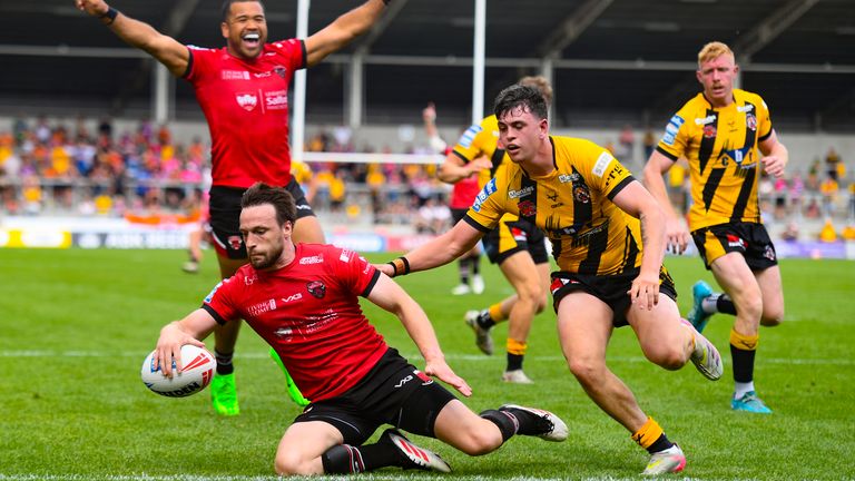 Joe Mellor of Salford scoring a try [Olly Hassell/SWpix.com]