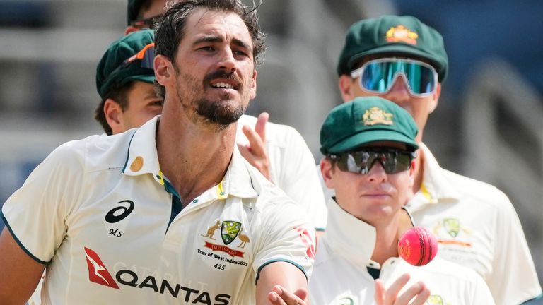 Mitchell Stark is celebrating in Australia after Michel Lewis rejected the Indian Islands to demand the 400 Wikit in the Cricket Test
