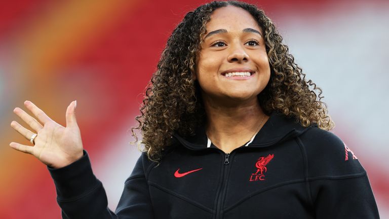 Arsenal agree world-record fee for Liverpool forward Smith