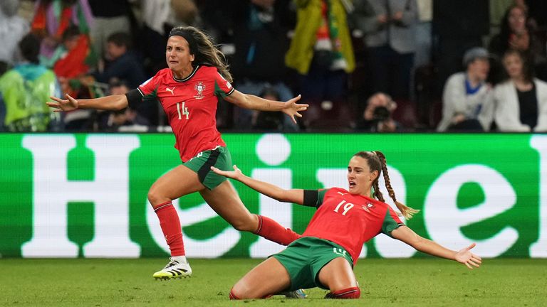 Portugués e Italia llegan tarde a un empate 1-1