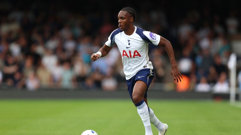 Mathys Tel started in a fluid front line