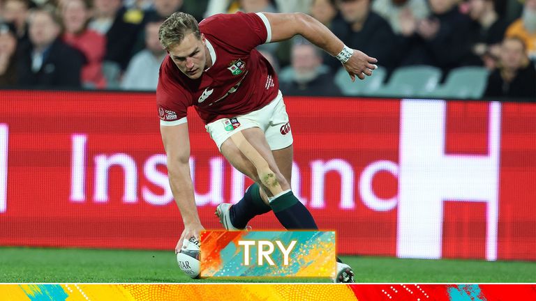 Quick-thinking from the British and Irish Lions to take a quick line-out gives Duhan van der Merwe a walk-in into the corner. 
