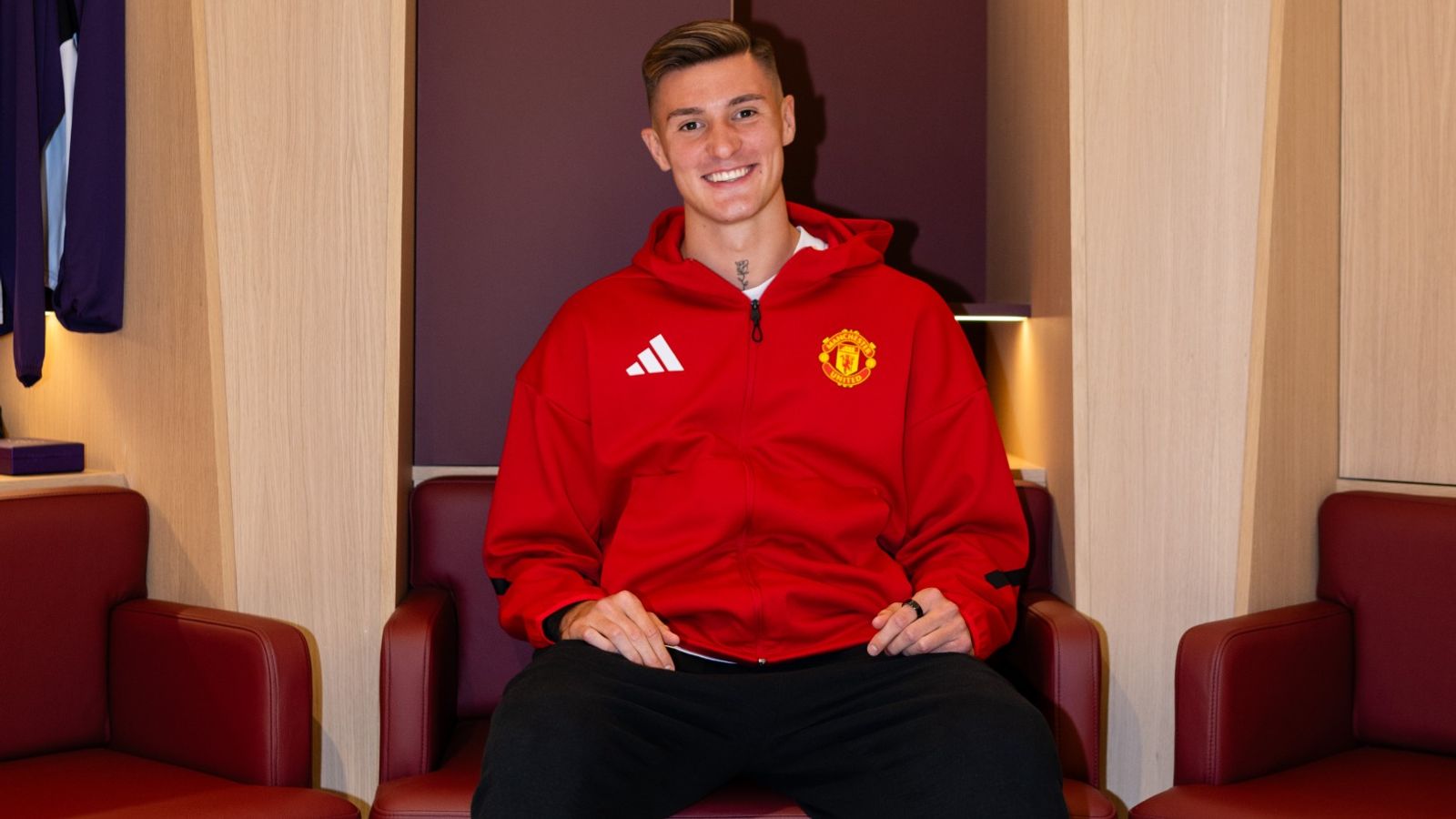 Benjamin Sesko transfer news: Man Utd complete deal to sign forward from RB Leipzig as Newcastle miss out