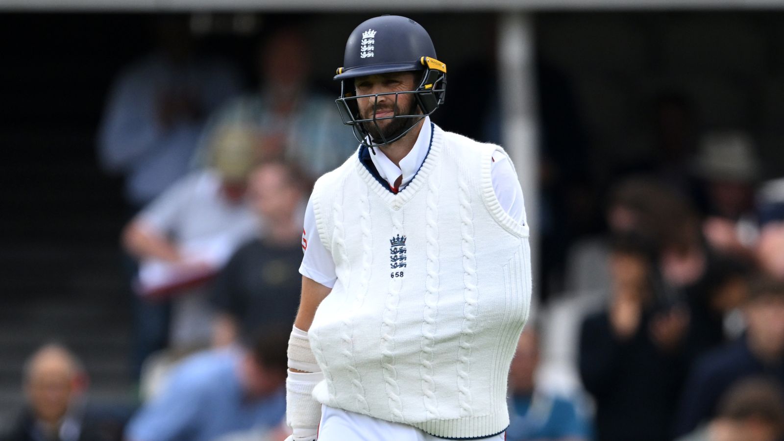 https://e0.365dm.com/25/08/1600x900/skysports-chris-woakes-cricket_6982744.jpg?20250804142637