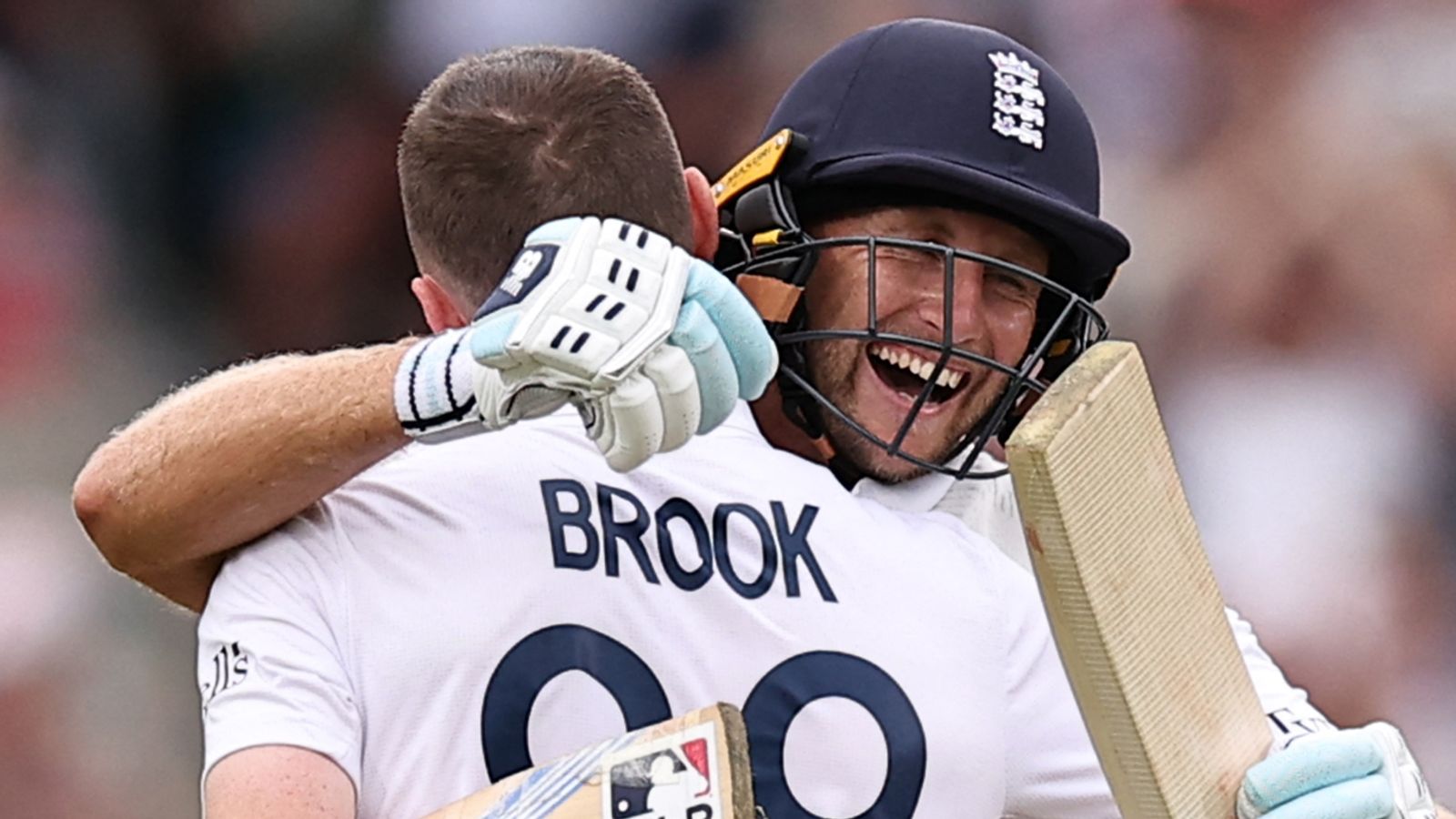https://e0.365dm.com/25/08/1600x900/skysports-harry-brook-joe-root_6982691.jpg?20250804135627