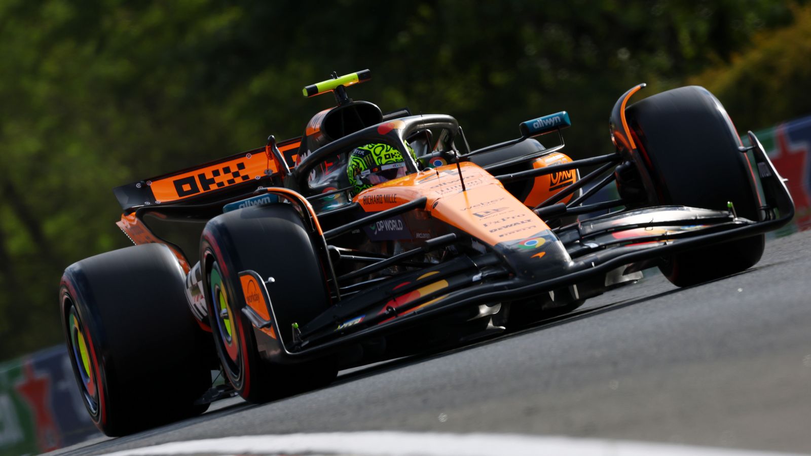 https://e0.365dm.com/25/08/1600x900/skysports-lando-norris-mclaren_6980038.jpg?20250801165413