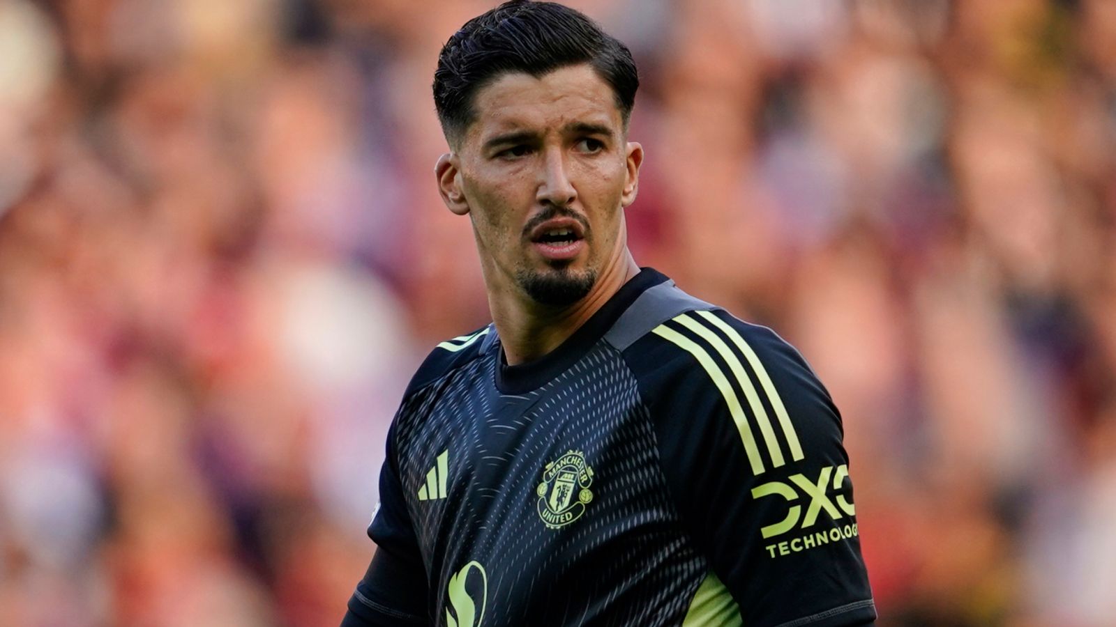 https://e0.365dm.com/25/08/1600x900/skysports-man-utd-altay-bayindir_6994042.jpg?20250817201331