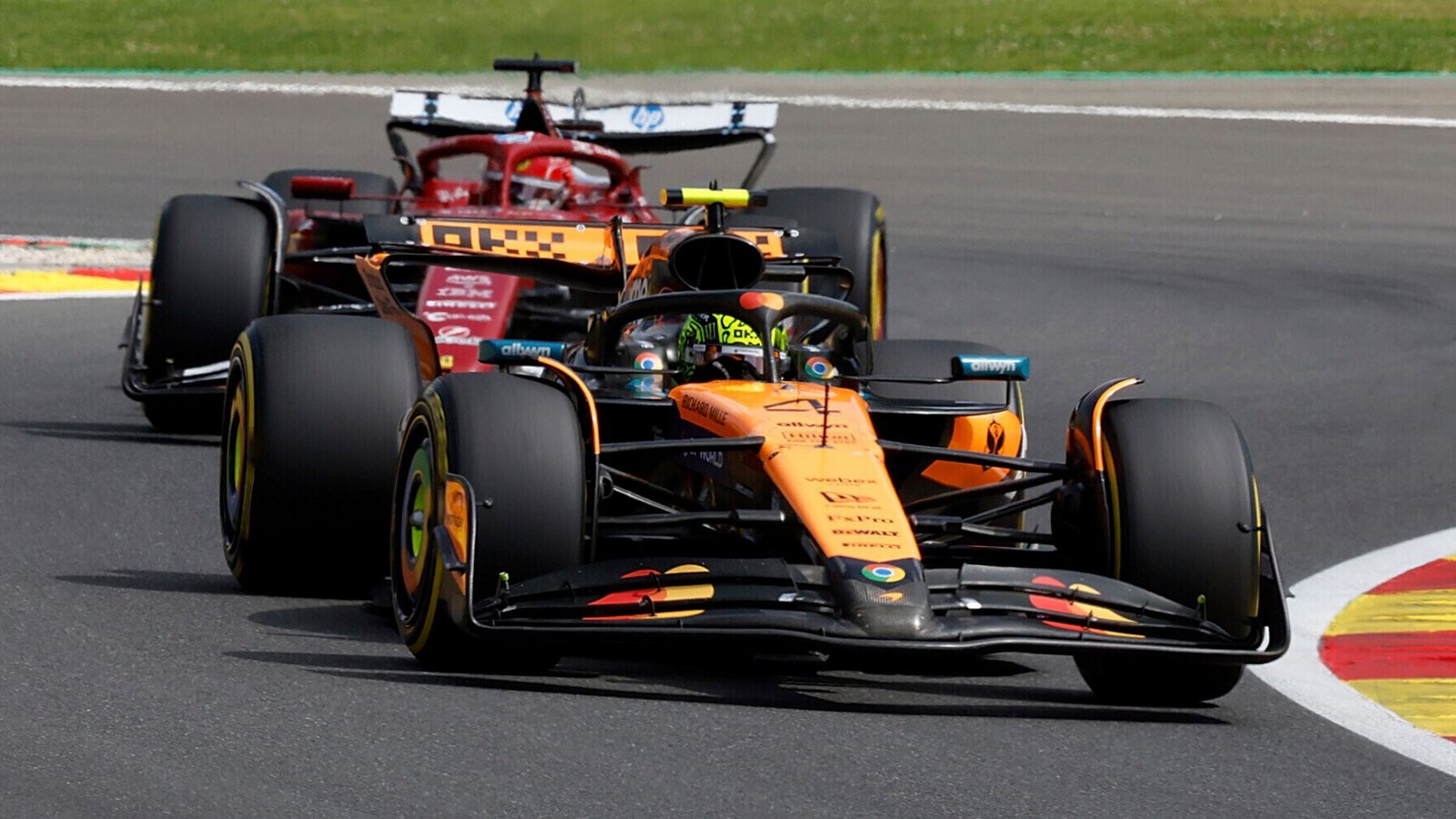 F1 2025赛季预测：迈凯伦内战升级，汉密尔顿冲刺领奖台，车手市场惊喜连连