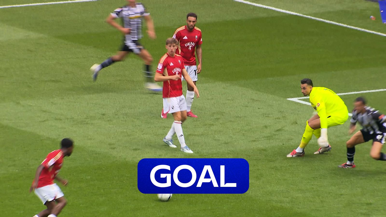https://e0.365dm.com/25/08/1600x900/skysports-salford-efl_6986404.jpg?20250809135748