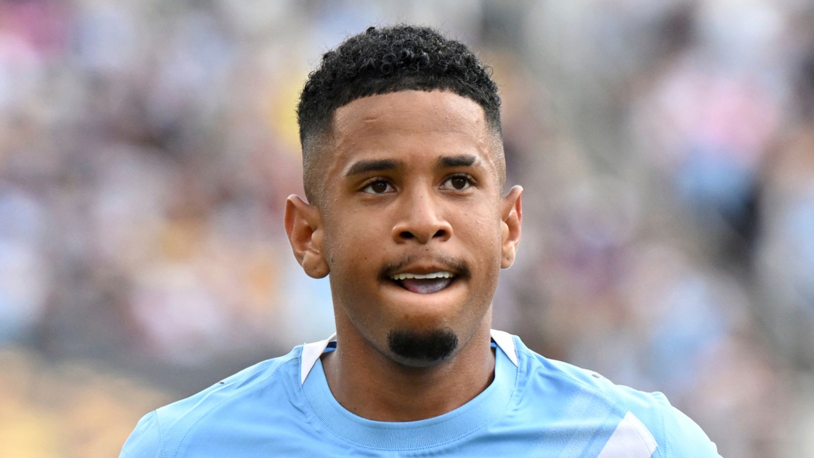 https://e0.365dm.com/25/08/1600x900/skysports-savinho-manchester-city_6987837.jpg?20250811075922