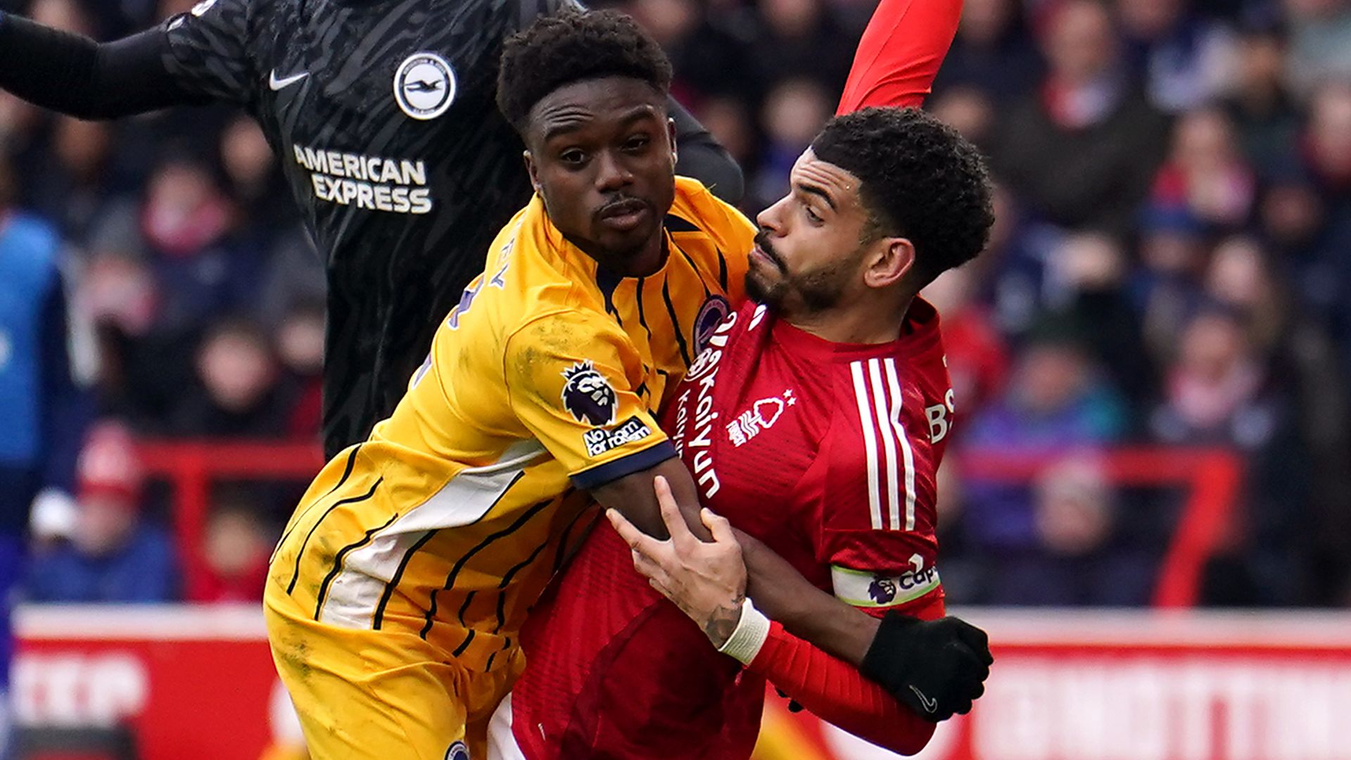 Premier League bo strožje kaznovala držanje v kazenskem prostoru z več enajstmetrovkami