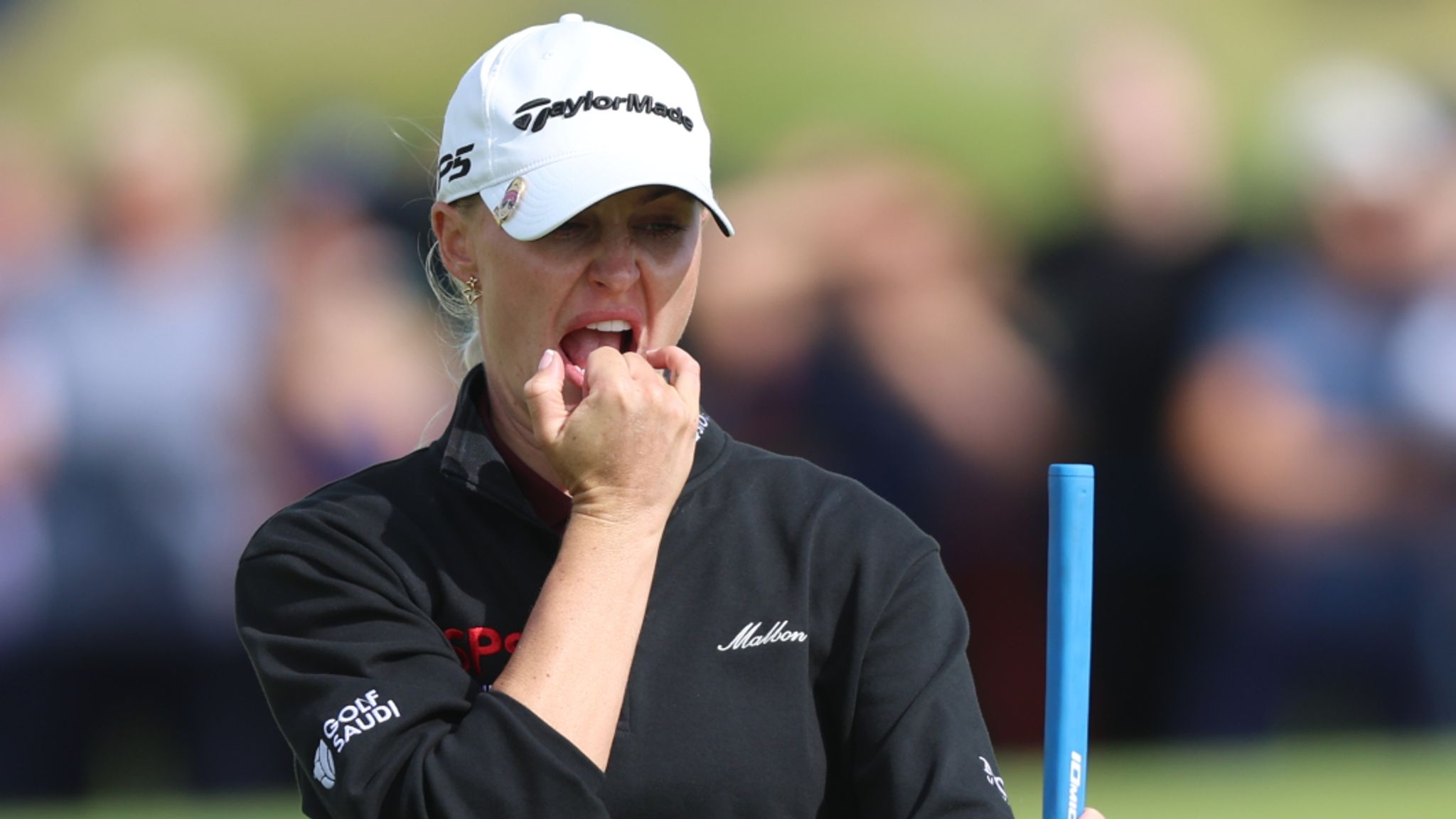 Charley Hull: Golf thủ người Anh rút lui khỏi sự kiện Ladies European Tour  sau khi bị thương ở mắt cá chân do ngã khỏi lề đường trong bãi đậu xe |