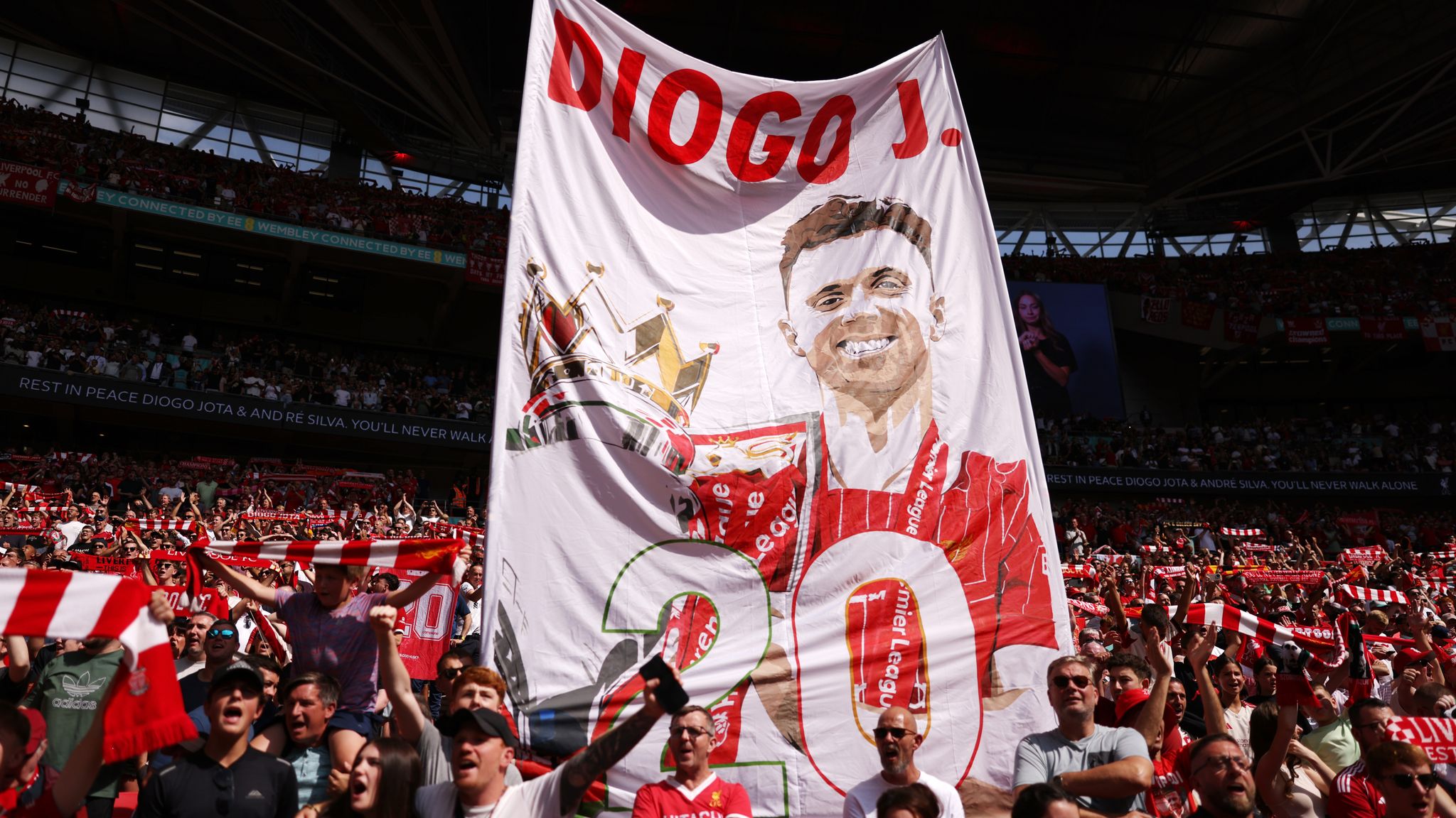 Arne Slot pays Diogo Jota tribute ahead of emotional Liverpool Premier League opener at Anfield | Football News | Sky Sports