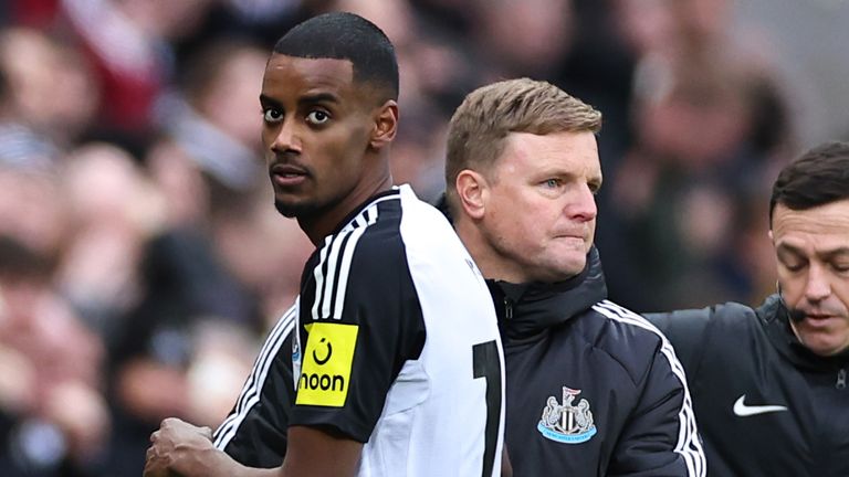 Alexander Isak with Eddie Howe during the Premier League match between Newcastle United and Nottingham Forest at St James' Park