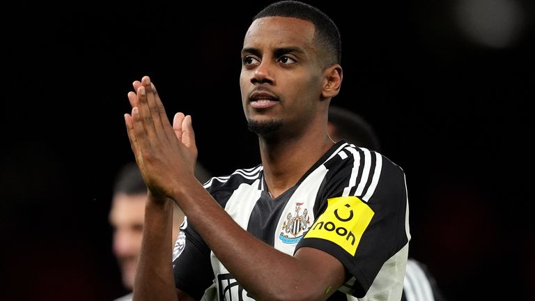 Alexander Isak ha sido objeto de ofertas de Liverpool, pero ¿vale la pena mudarse?
