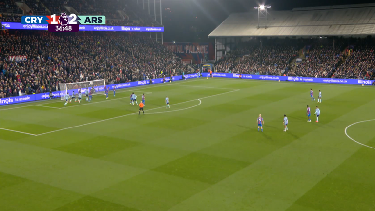 Crystal Palace left three players up on the half way line in an attempt to defend Arsenal's corners
