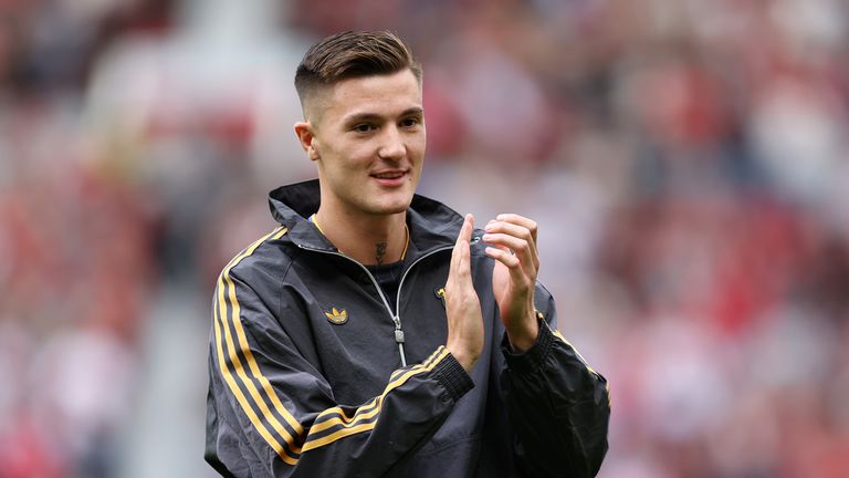 Benjamin Sesko was unveiled by Manchester United at Old Trafford before their game against Fiorentina