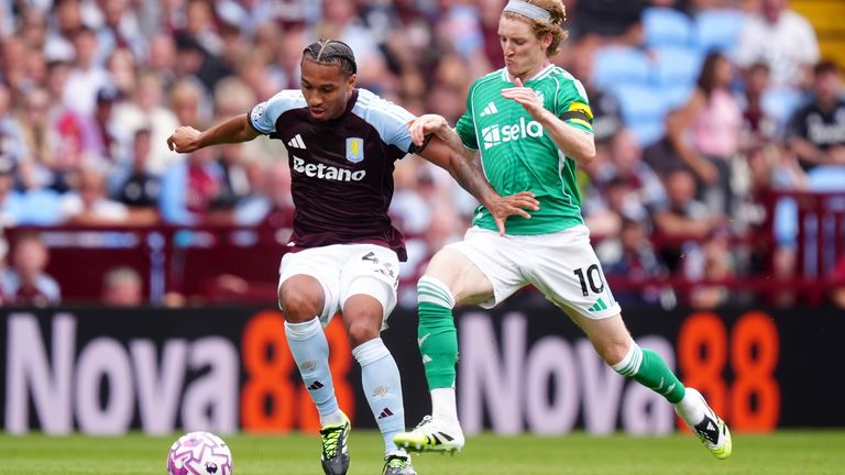 Aston Villa's Boubacar Kamara and Newcastle United's Anthony Gordon (right) battle for the ball