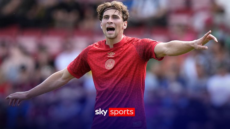 Paris Saint-Germain have completed the signing of defender Illia Zabarnyi from Bournemouth.