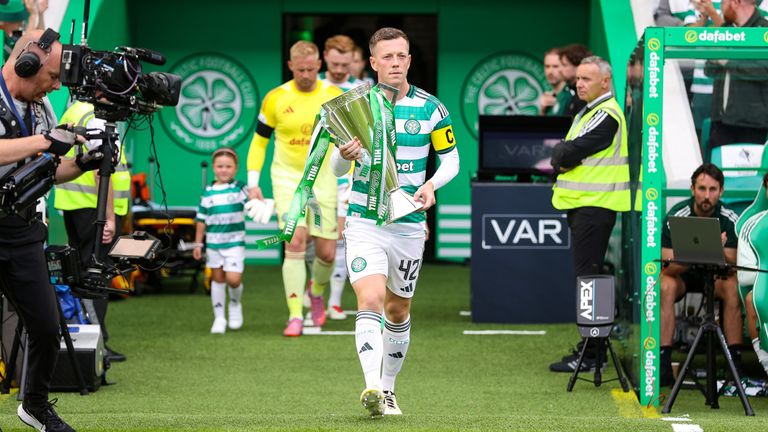 Glasgow, Escocia - 3 de agosto: Callum McGregor de Celtic participó en el campo de la Premier League de Escocia en el partido de la Premier League de William Hill entre Celtic y St Mirren en Celtic Park, el 3 de agosto de 2025, en Glasgow, Escocia. (Foto de Craig Williamson / SNS)