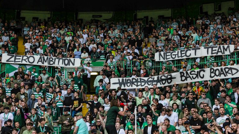 I fan celtici hanno ancora una volta protestati contro il consiglio