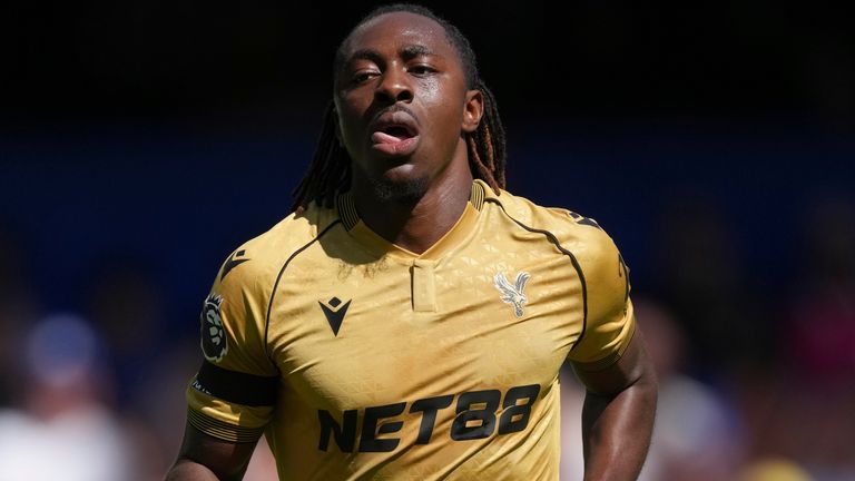 EBERECHI EZE di Crystal Palace aveva vietato il calcio di punizione contro il Chelsea