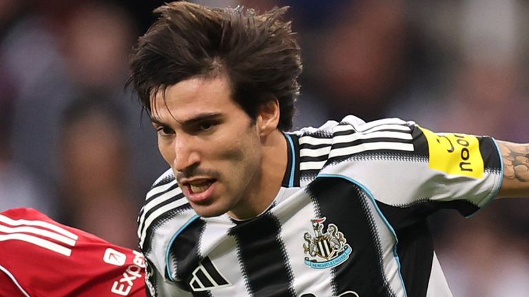 Florian Wirtz of Liverpool and Sandro Tonali of Newcastle