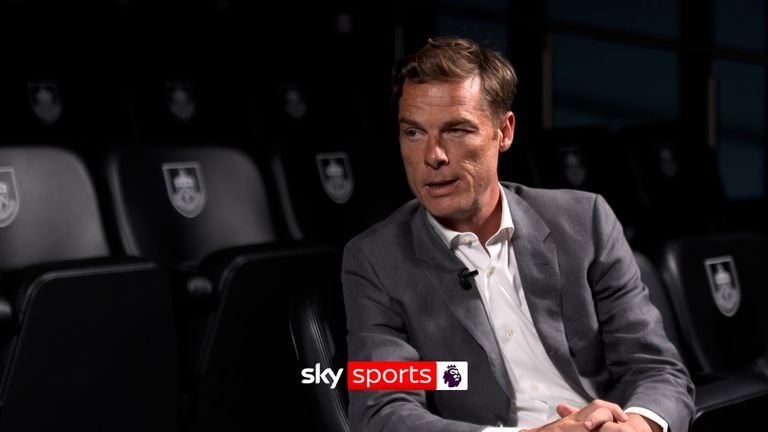El gerente de Burnley Scott Parker reconoció que su objetivo principal esta temporada es evitar el descenso de la Premier League.