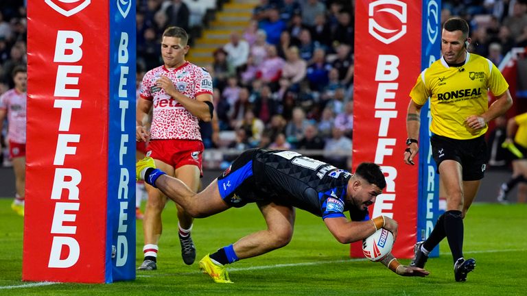 James Bentley of Leeds scoring a try