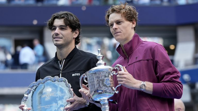 Janek Sinner (L) Taylor Fritz (PB) was defeated to win the 2024 US Open in Flaching Midoz