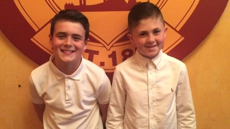Lennon Miller (L) jugó junto a los artistas del calibre de Bailey Rice, ahora en Rangers, en la Academia Motherwell