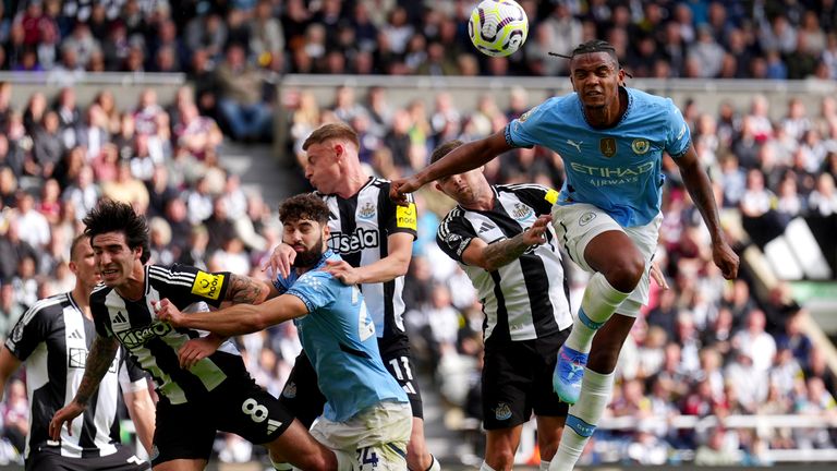 Man-to-man marking in Newcastle vs Man City