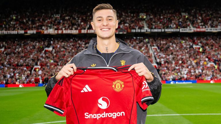 New Manchester United signing Benjamin Sesko is introduced at Old Trafford