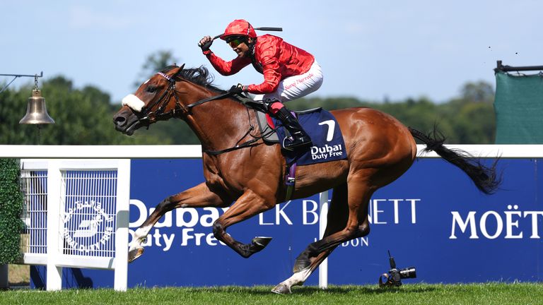 Narredu, Fireblade Win the Shergar Cup Stayers olarak kutluyor
