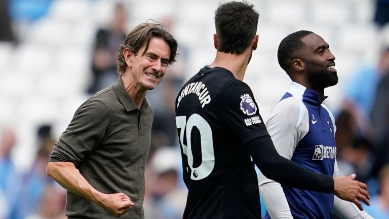 Tottenham galvenais treneris Tomass Frenks sestdien guva uzvaru 2-0 pār cilvēku pilsētu