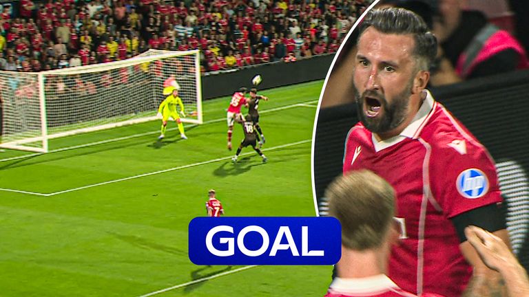Wrexham score two late goals against Hull City.