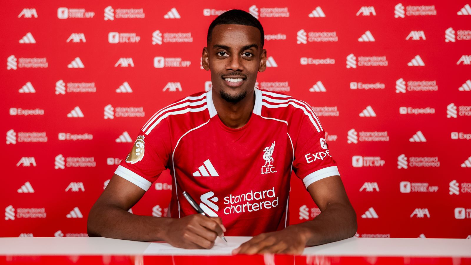 Transfer Centre LIVE! Football transfer news, updates and rumours