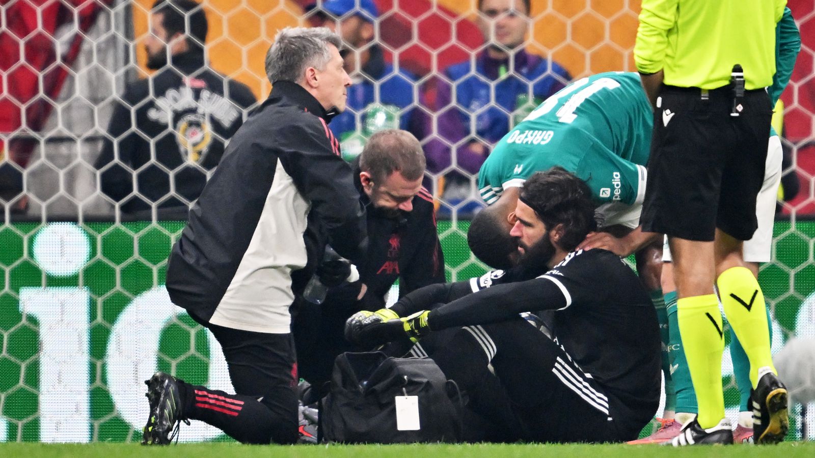 https://e0.365dm.com/25/09/1600x900/skysports-alisson-liverpool_7037753.jpg?20250930223400