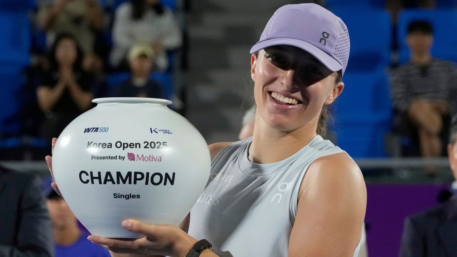 Korea Open: Iga Swiatek comes back to win final against Ekaterina Alexandrova